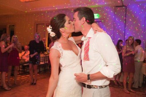 bride-groom-dancing-kissing